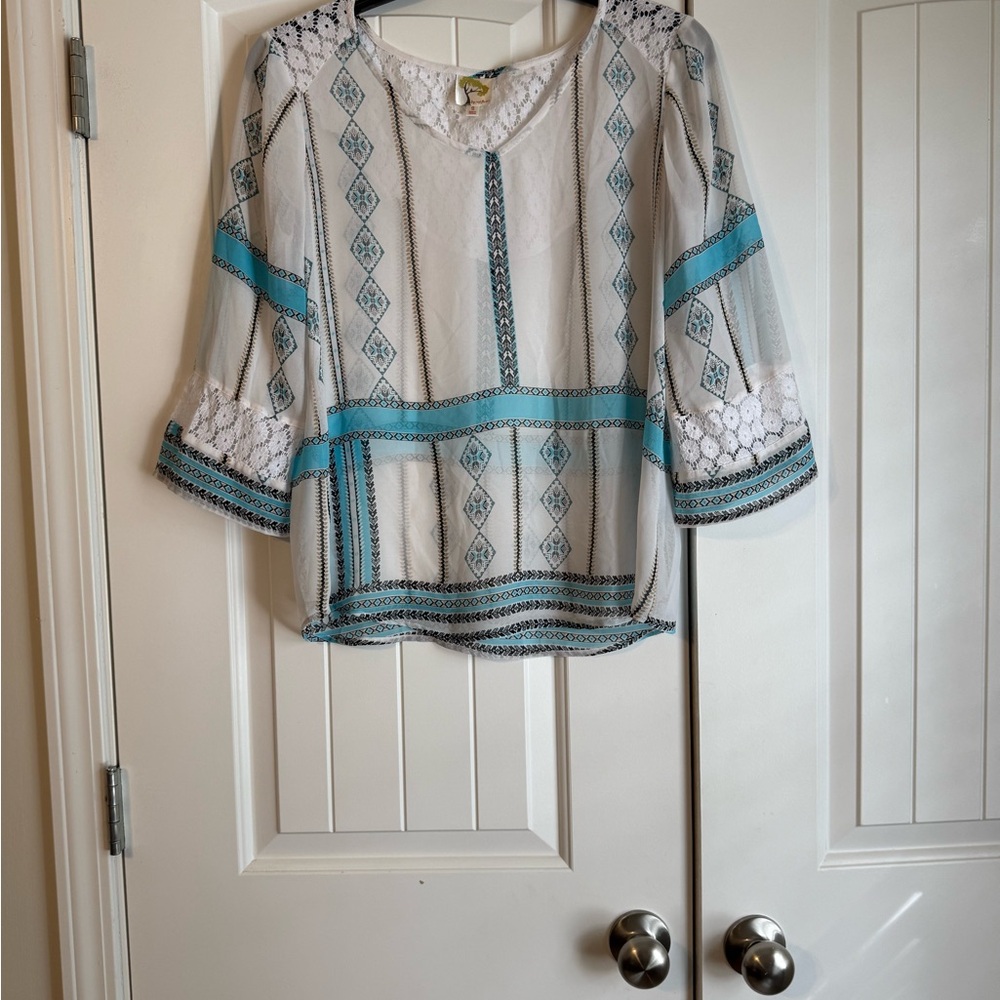 Fig and Flower Teal and White Geometric Blouse